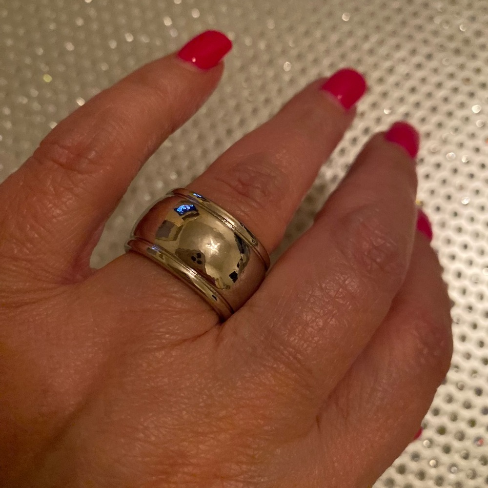 Elegant Silver Band Ring